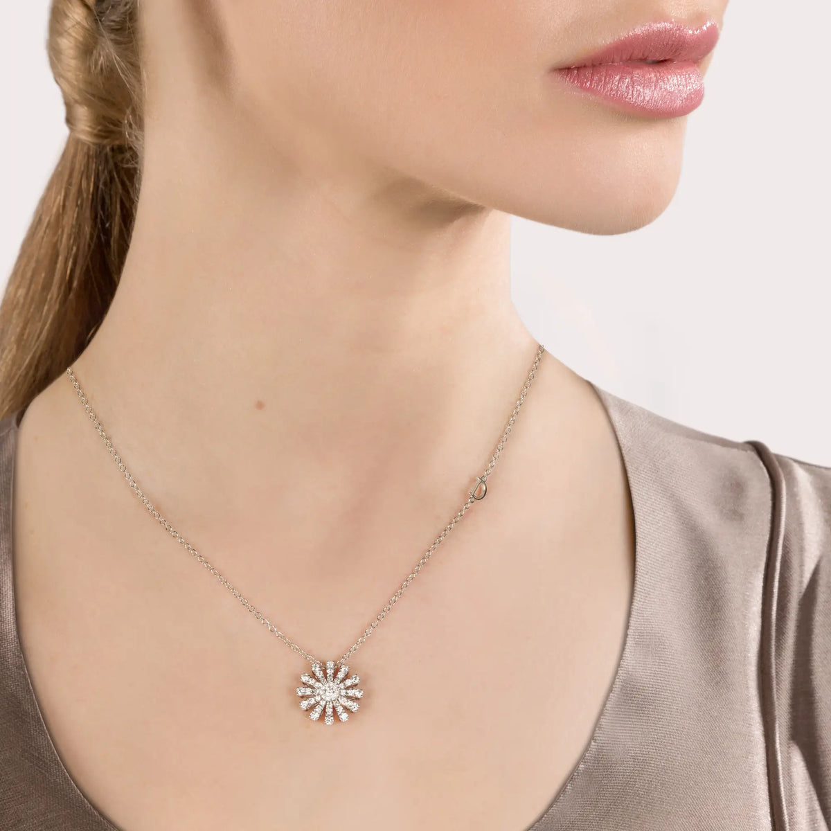 Damiani Collana Margherita 16 MM in Oro Bianco e Diamanti