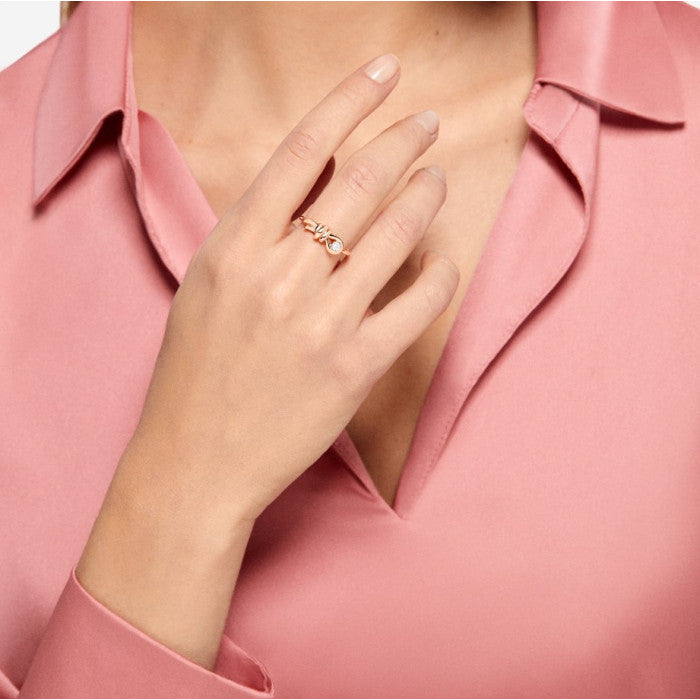 Dodo Knot Ring in Rose Gold and White Diamond