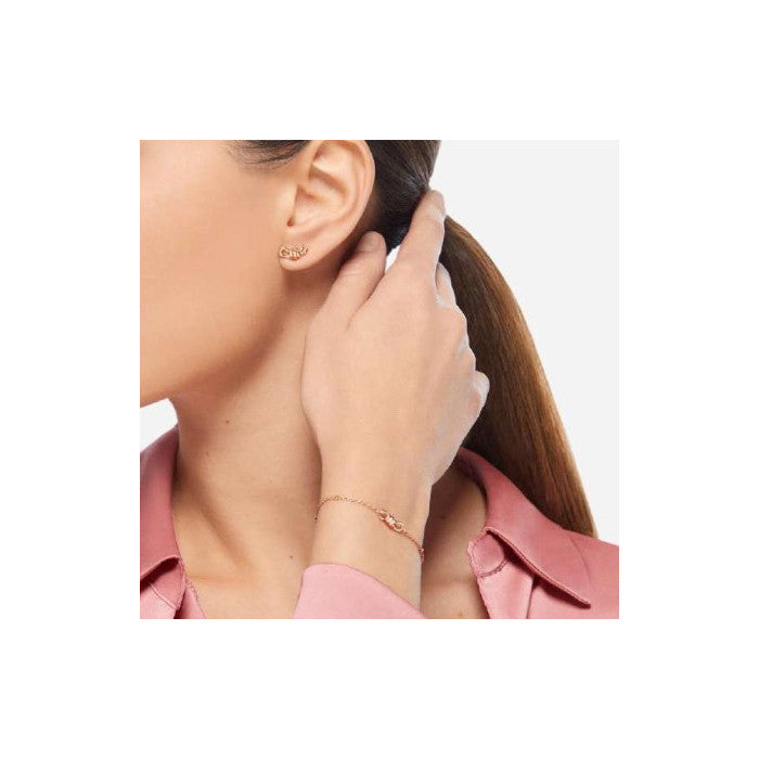 Dodo knot stud earring in 9K rose gold. Half a pair.