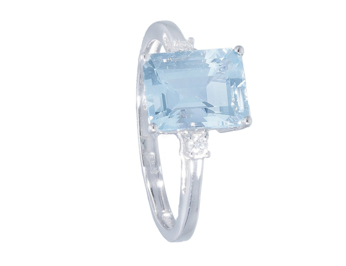 Ring with Diamonds and Aquamarine ct 2.10