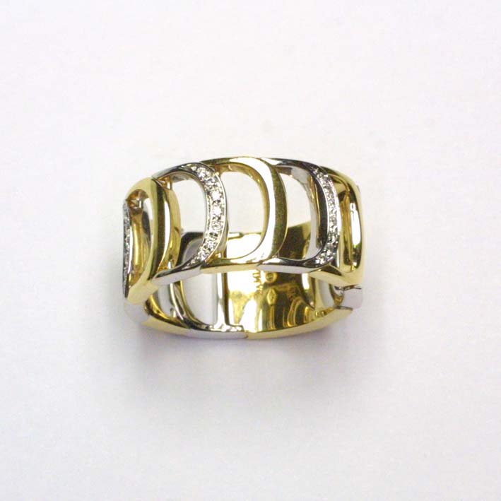 Damiani Damianissima Ring in Gold and Diamonds