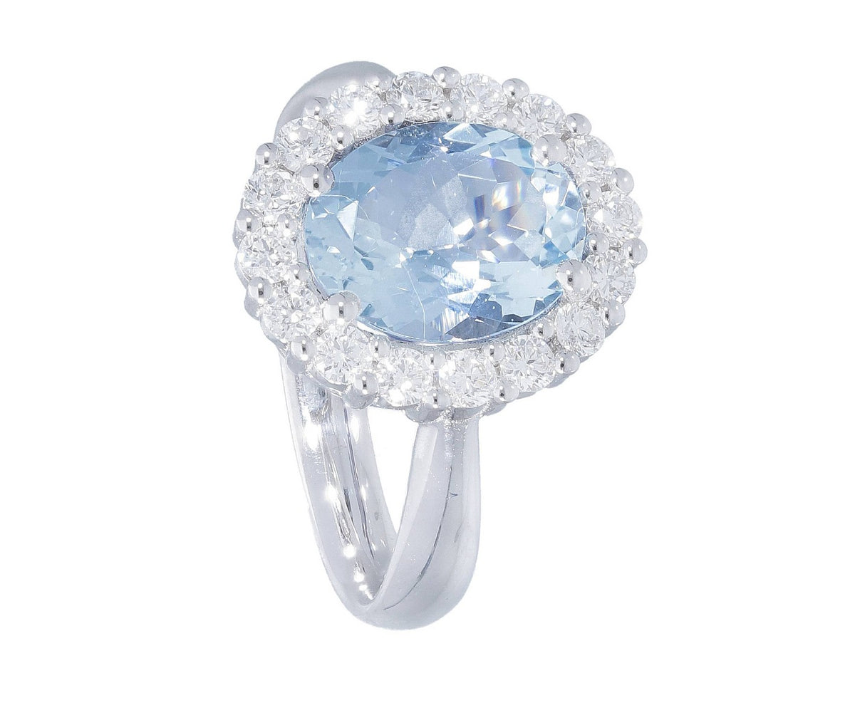 Ring with Diamonds and Aquamarine ct 2.30