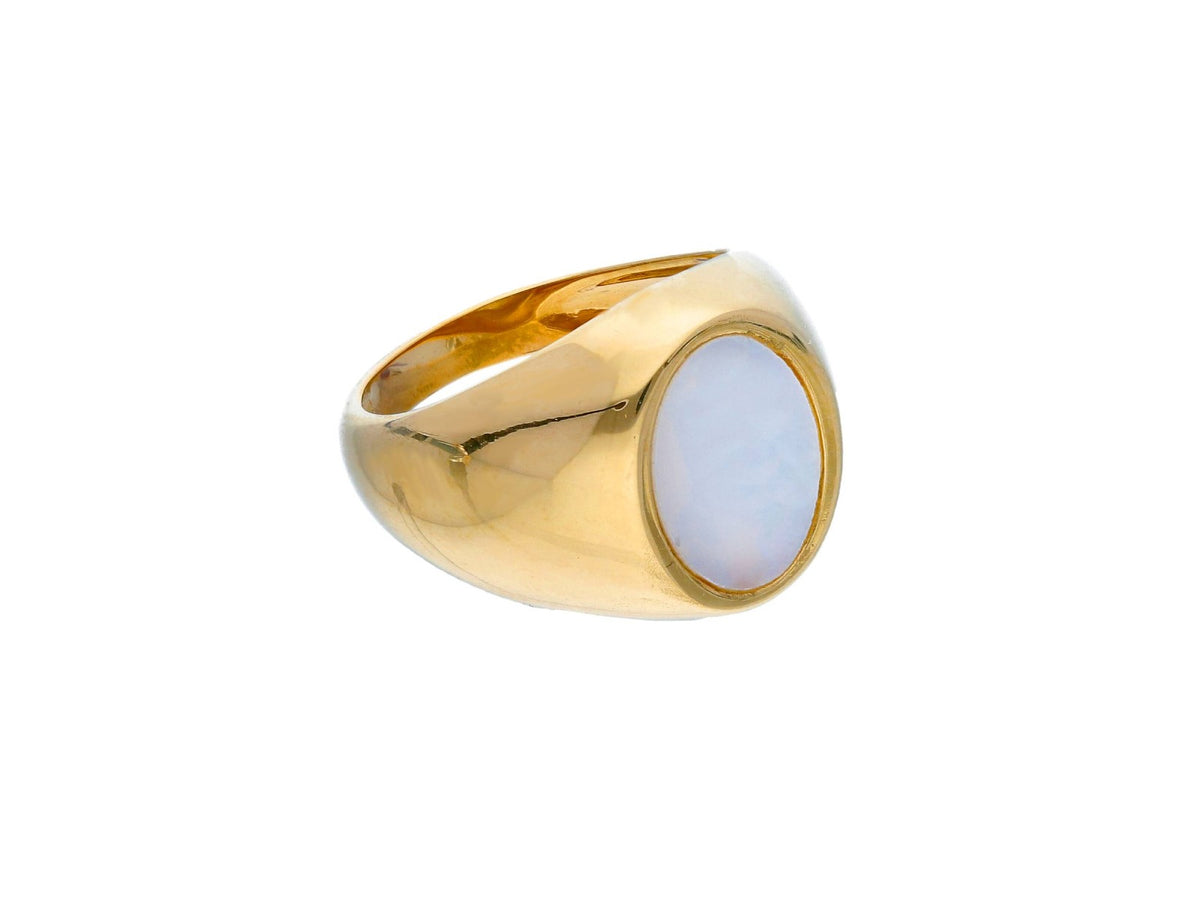 Chevalier Ring in 18kt Yellow Gold and Mother of Pearl