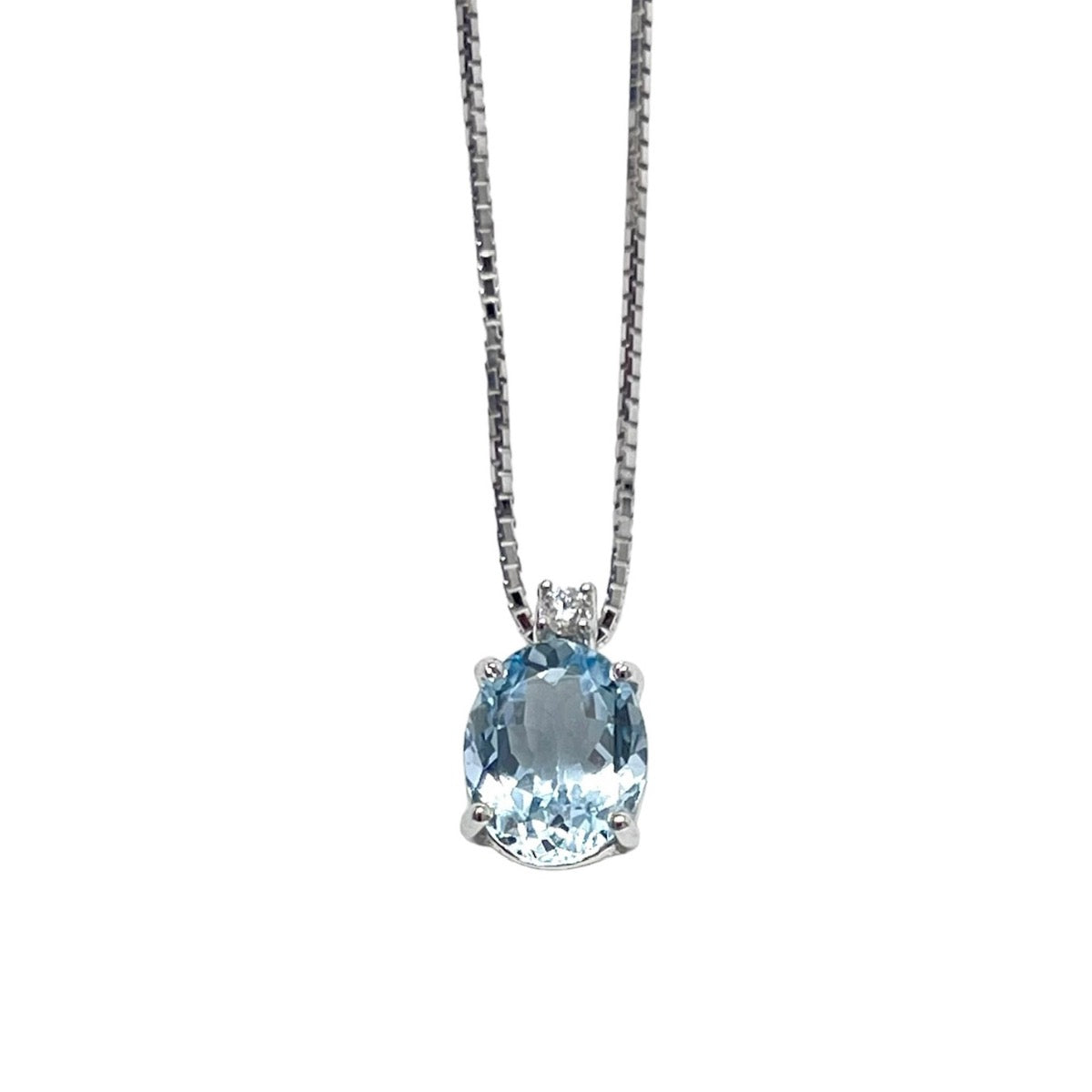 18 kt white gold necklace with diamonds and 2.13 ct aquamarine