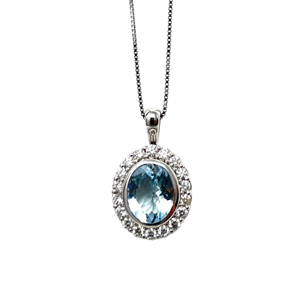 18 kt white gold necklace with diamonds and 2.05 ct aquamarine