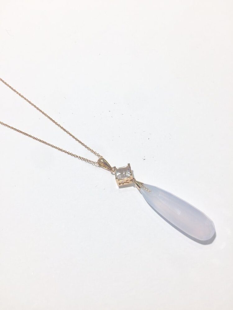 Mimi Shan Teki chalcedony pendant