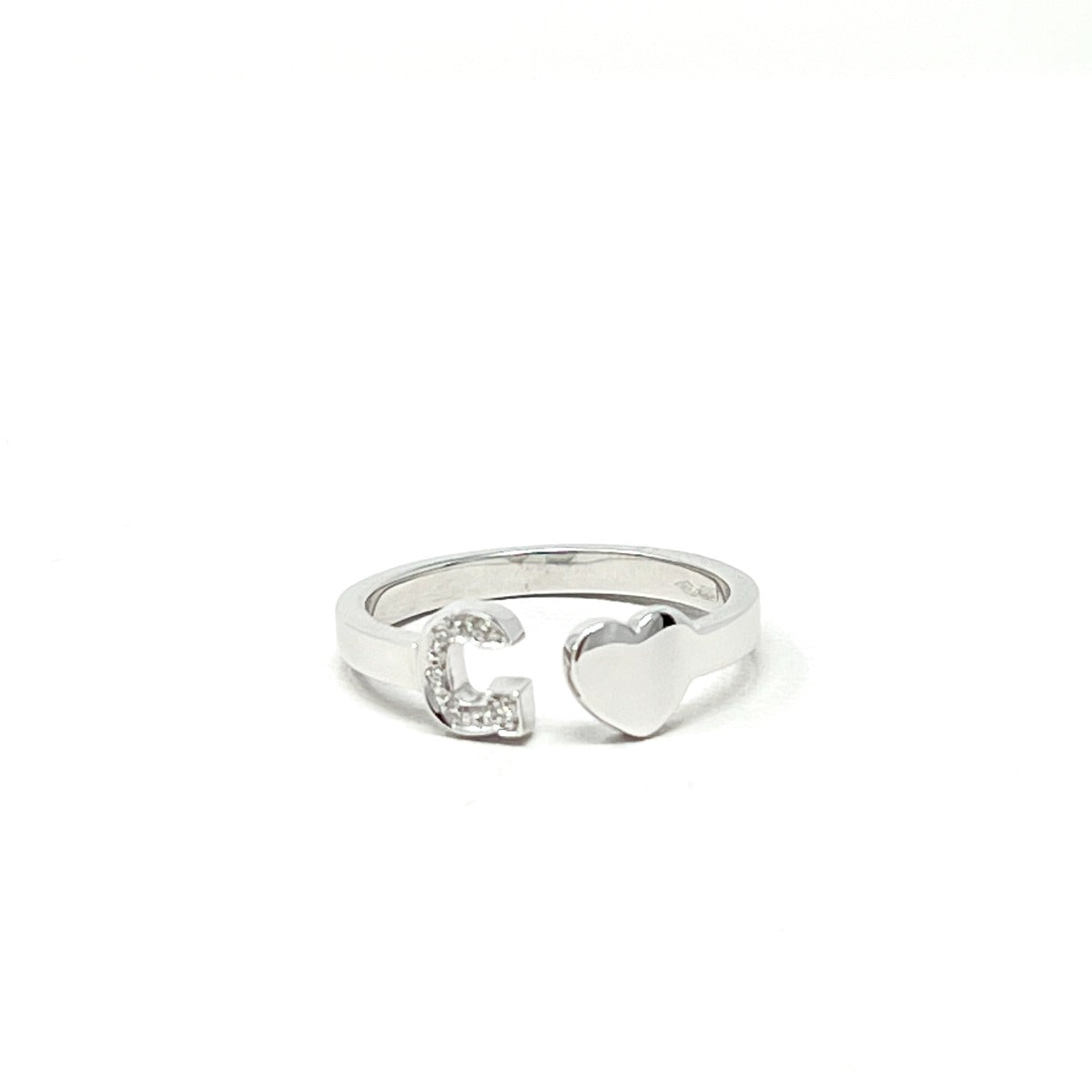 Initial G Antelope Ring in White Gold and Diamonds