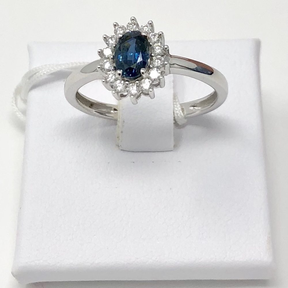 Maiocchi Milano Anello Oro Bianco con Diamanti e Zaffiro ct 0.64
