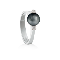 Ring with Diamond and Akoya Pearl 8.5 x 9 mm