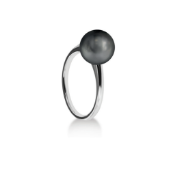 Ring with Diamond and Akoya Pearl 8.5 x 9 mm