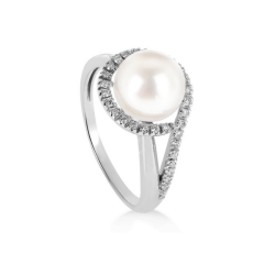 Ring with Diamond and Akoya Pearl 8.5 x 9 mm