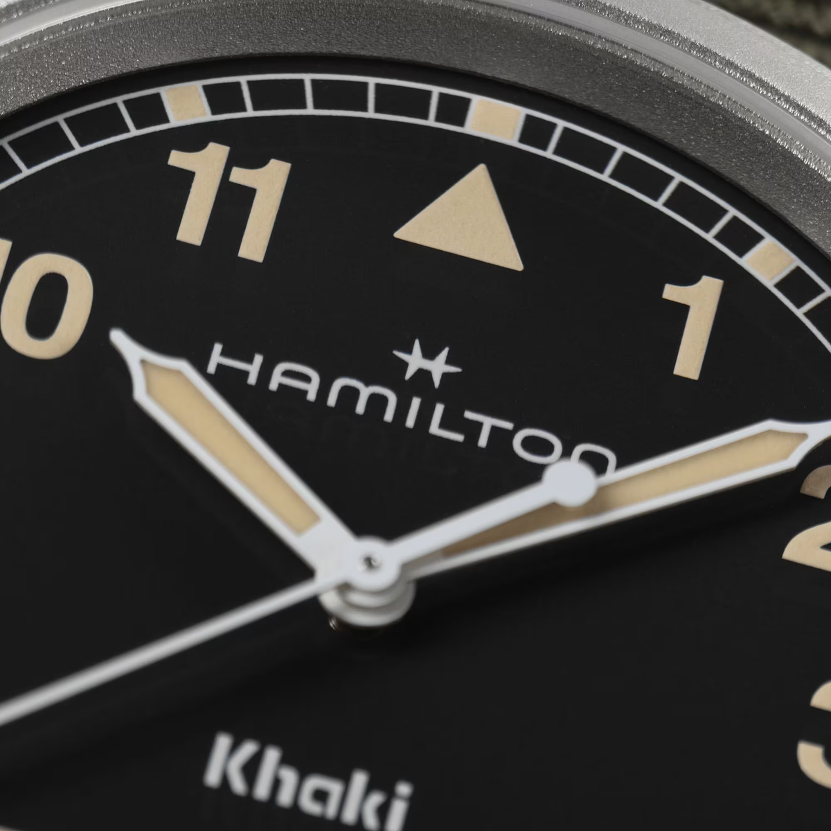 Hamilton Khaki Field Quartz 38 MM H69401930