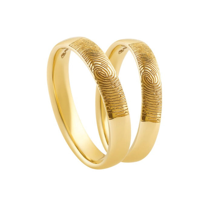 Pair of Classic Wedding Rings in 18kt Yellow Gold