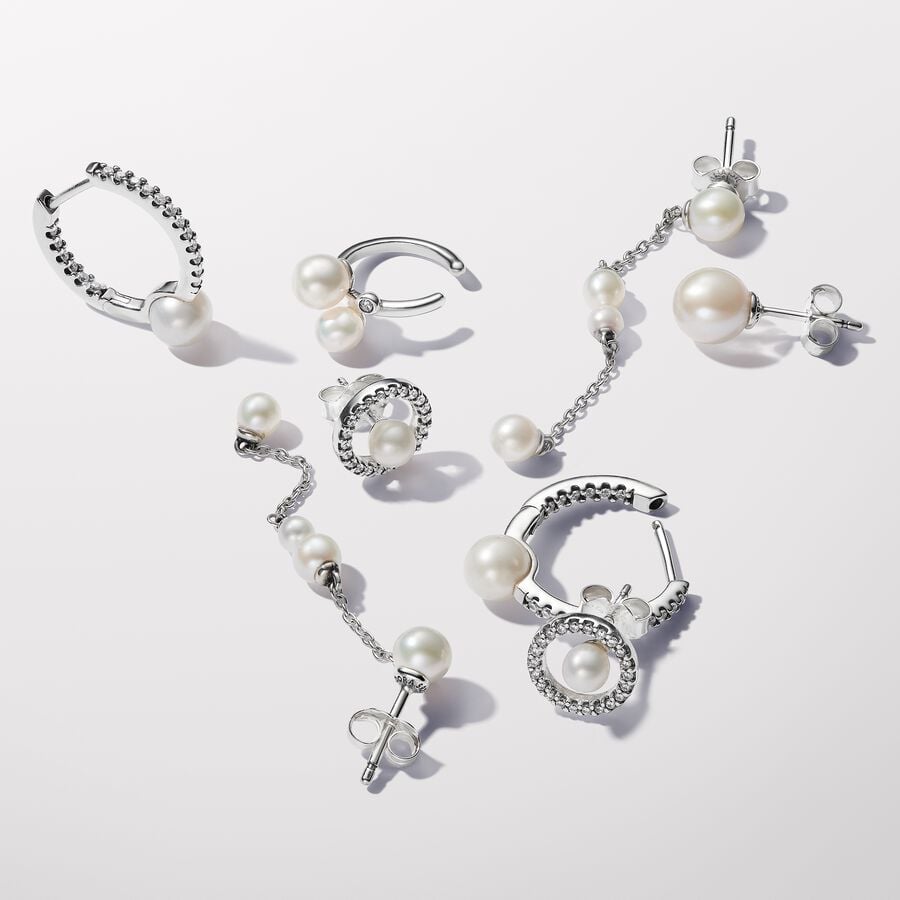 Pandora Orecchini Pendenti Catena con Perle d’Acqua Dolce Coltivate 293152C01
