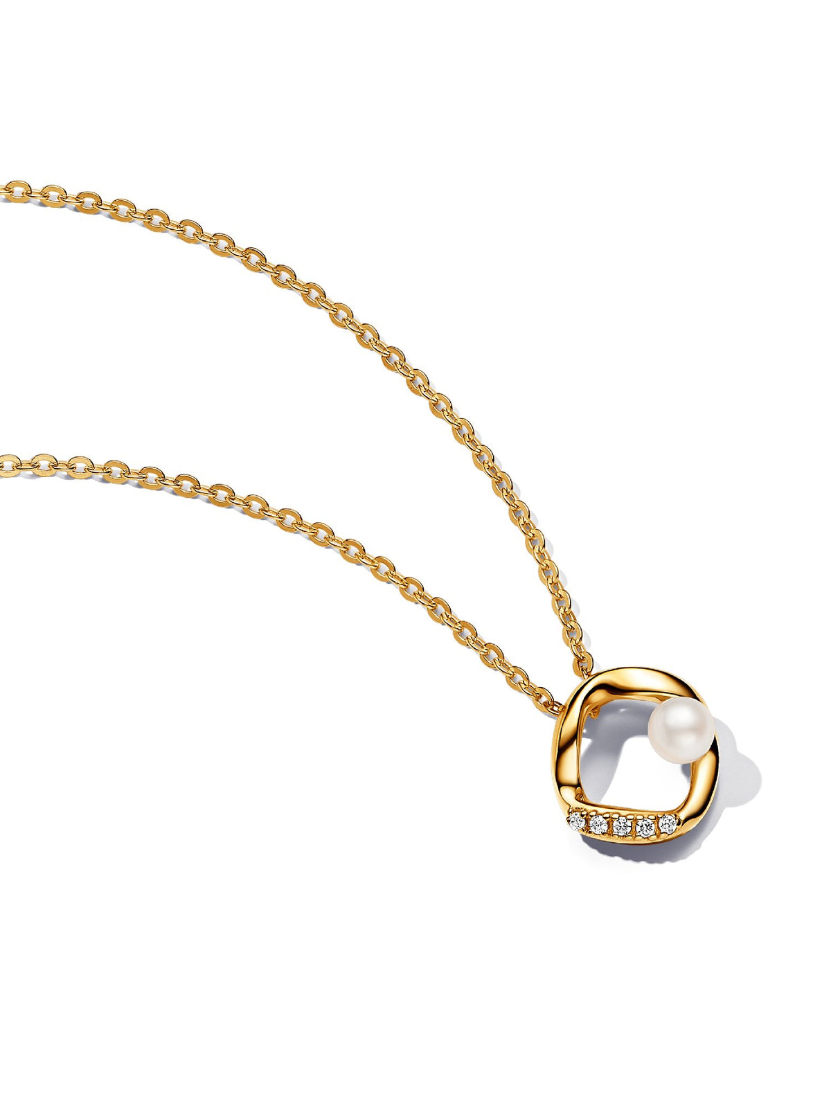 Pandora Collana Cerchio Linea Sinuosa con Perla d'Acqua Dolce Coltivata e Pavè 363303C01