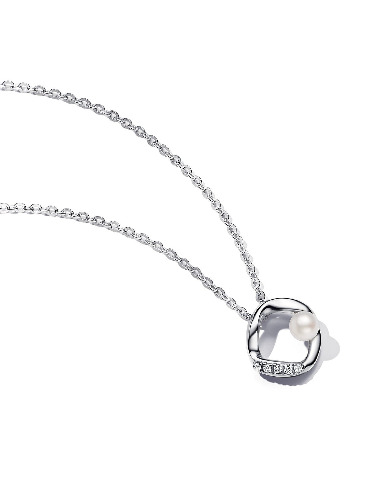 Pandora Collana Cerchio Linea Sinuosa con Perla d'Acqua Dolce Coltivata e Pavè 393303C01