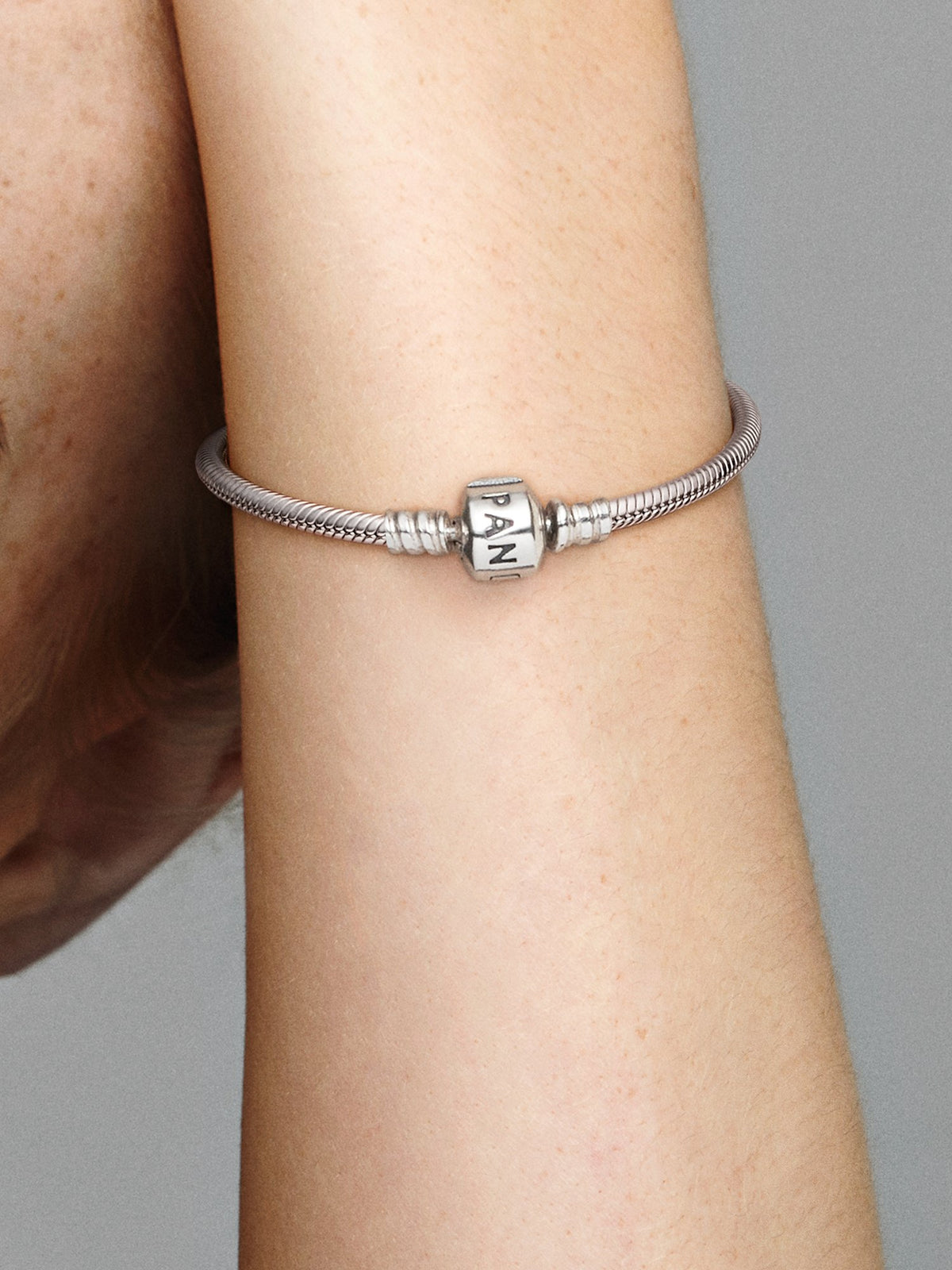 Pandora Bracciale Moments con Chiusura a Barile 594593C00