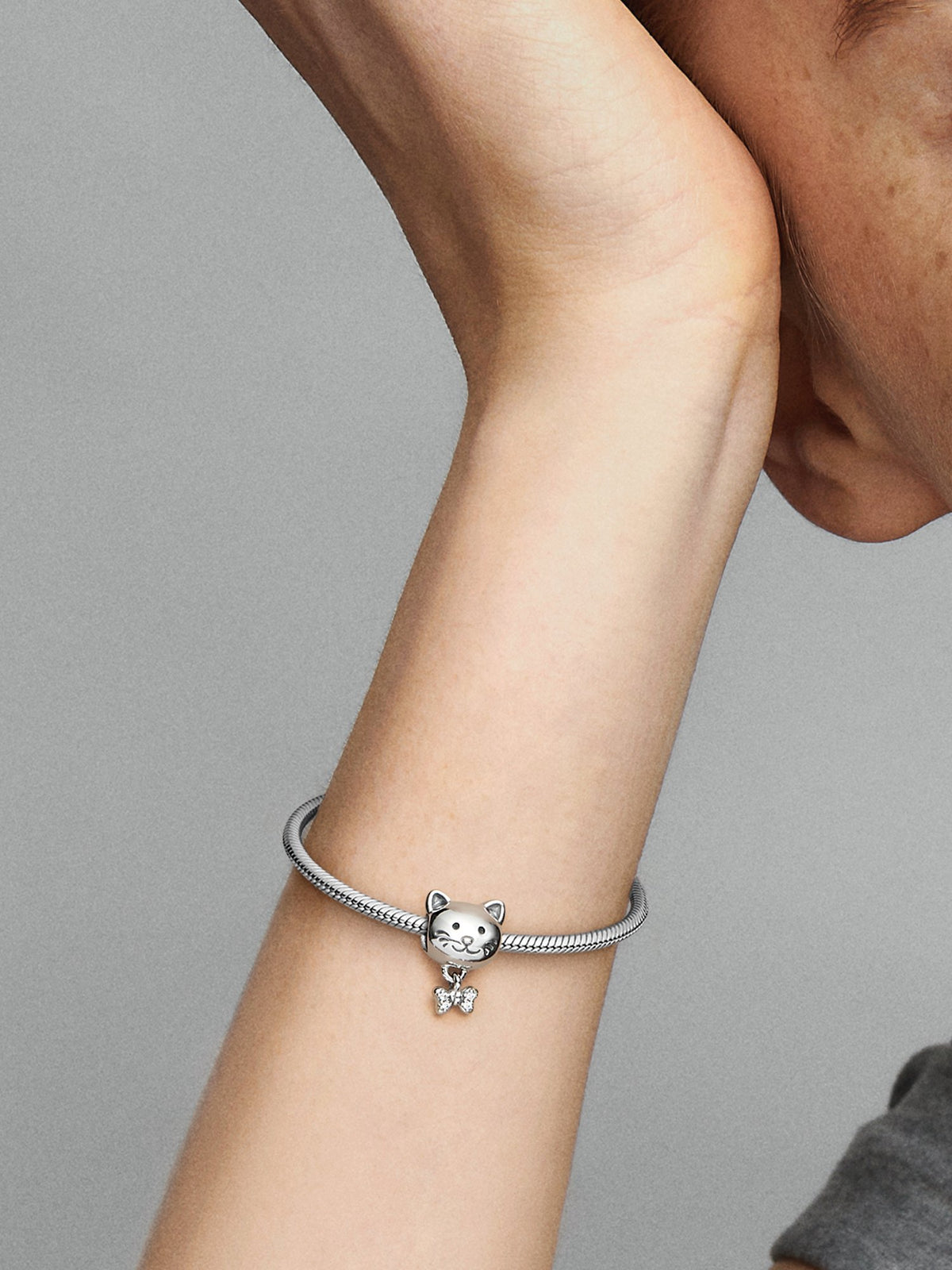 Pandora Charm Gattino con Fiocco 792255C01