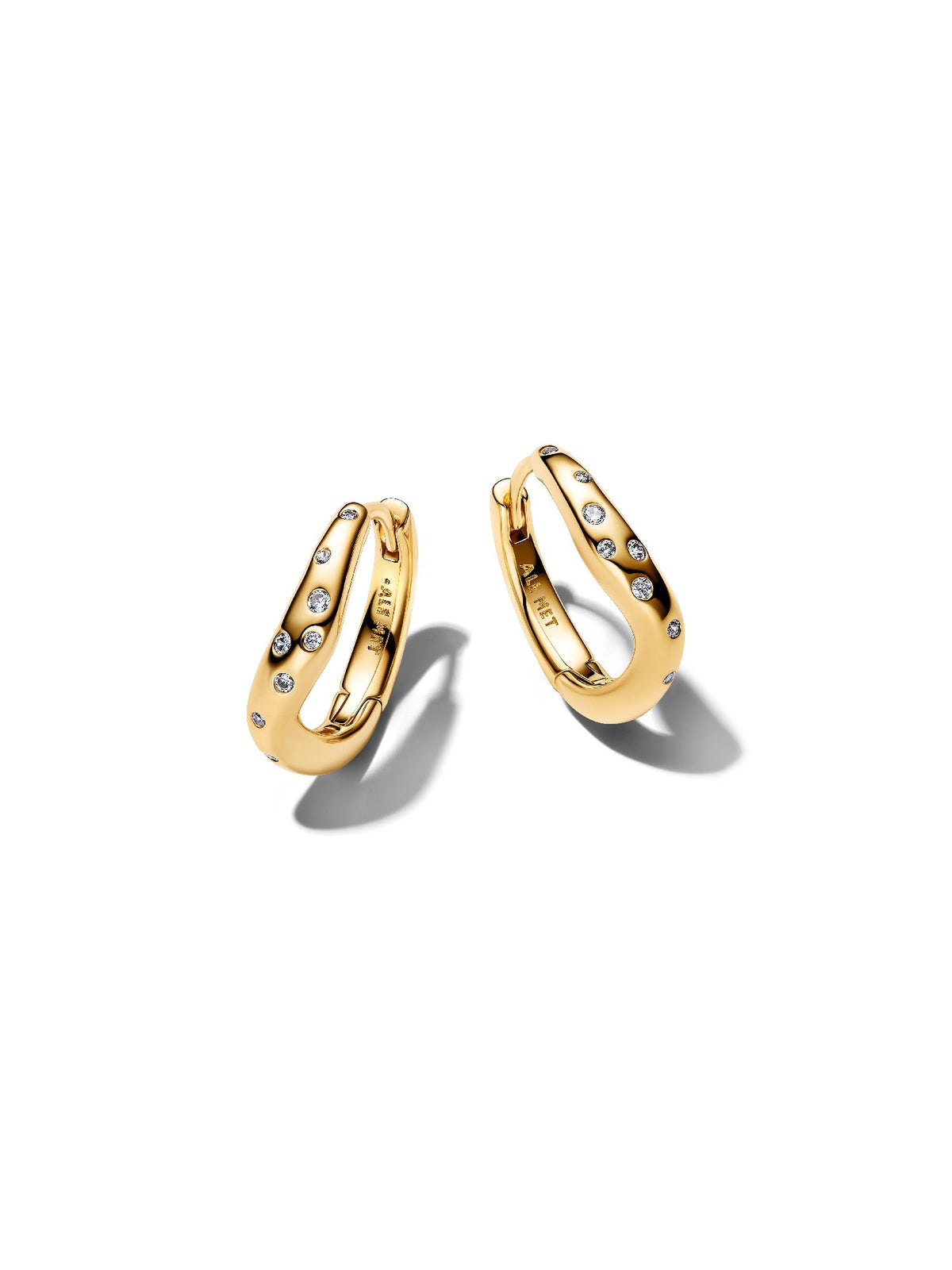 Pandora Orecchini Cerchi Linea Sinuosa con Pietre Luminose 264663C01