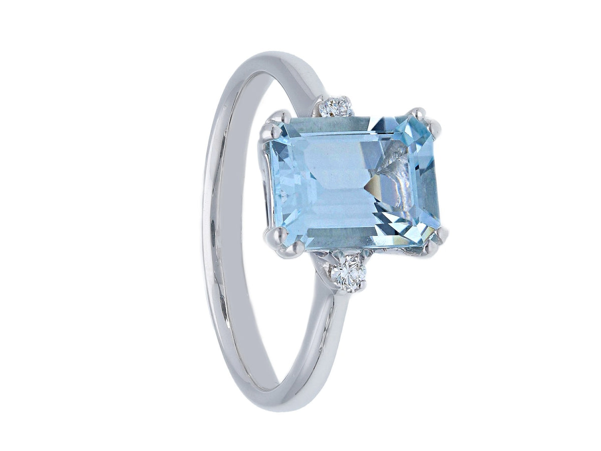  18 kt white gold ring with diamonds and 1.90 ct aquamarine