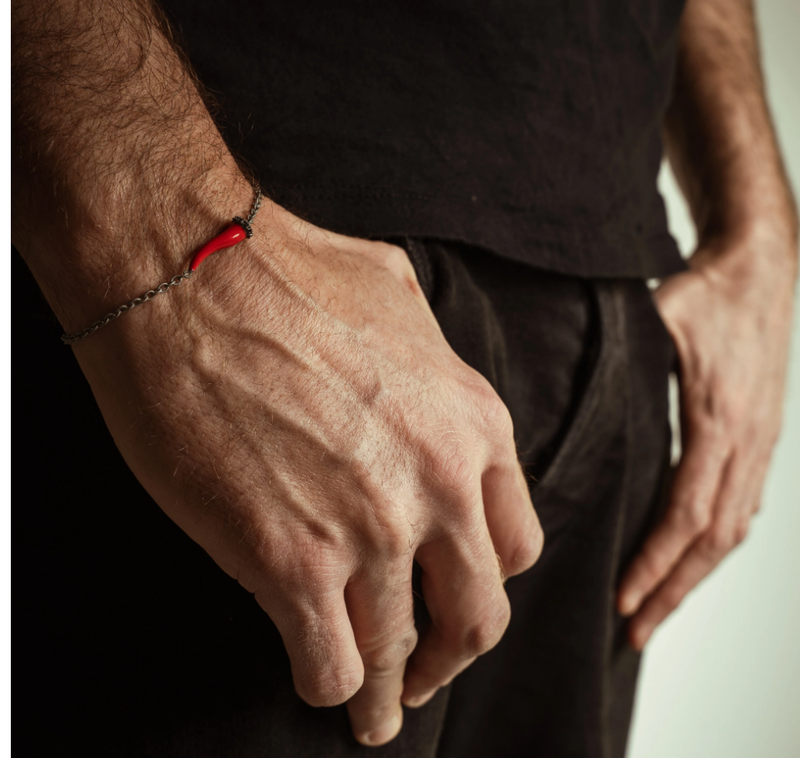  Mano Jewels Titanium bracelet with red horn