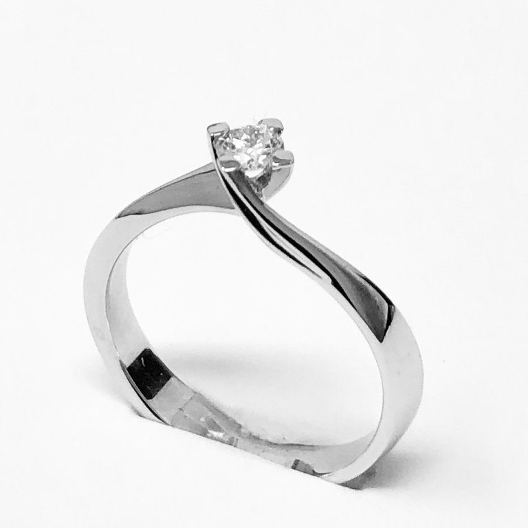 Maiocchi Milano Anello Solitario Oro Bianco e Diamante ct 0,10 D IF