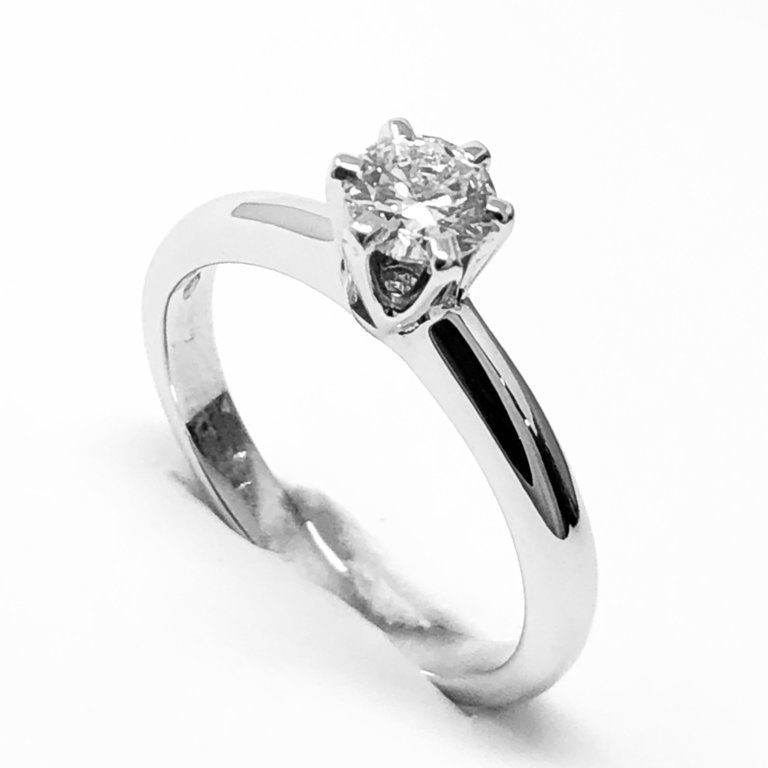 Maiocchi Milano Anello Solitario Oro Bianco e Diamante ct 0,50 E VVS2