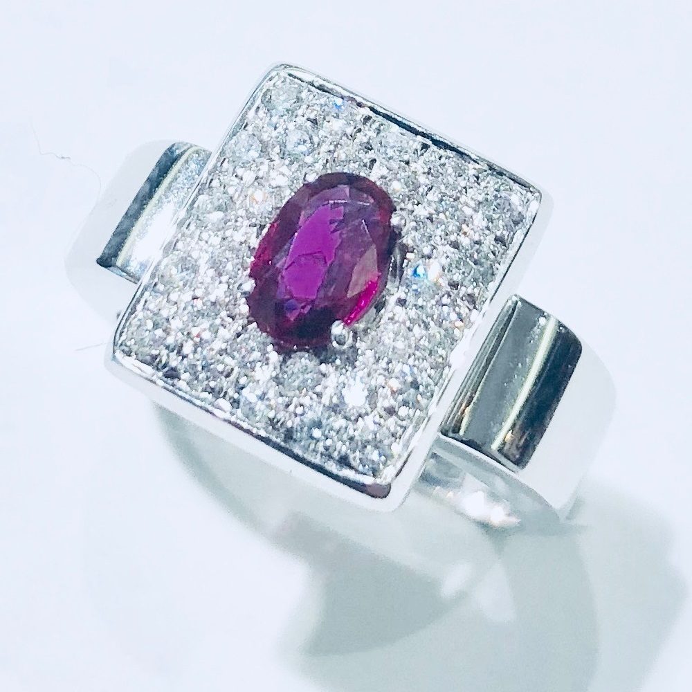 ring with diamonds and ruby ​​0.46 ct