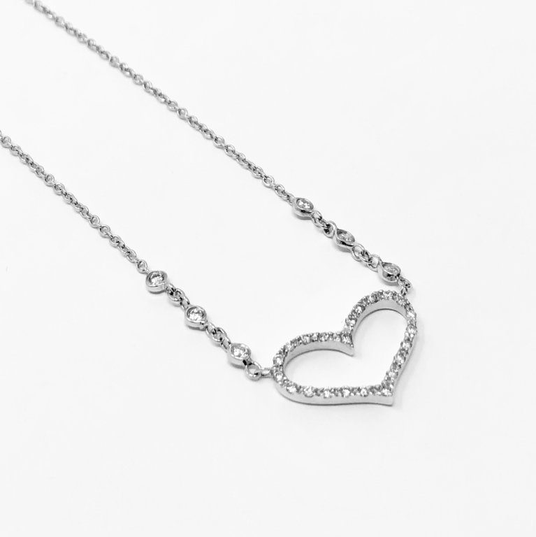 Heart Choker with Diamonds 0.28 ct