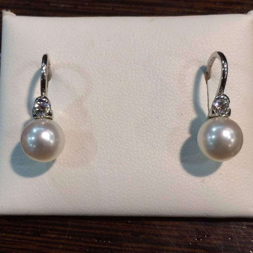 Mikimoto diamond earrings mm.7x7.5