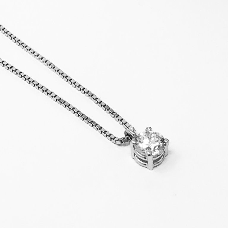 Girocollo Punto Luce Oro Bianco e Diamante ct 0,40 E VS2